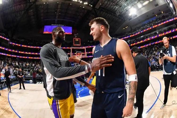 皇冠信用网在哪里注册_NBA | 东契奇出现在湖人训练馆 最快本周末登场