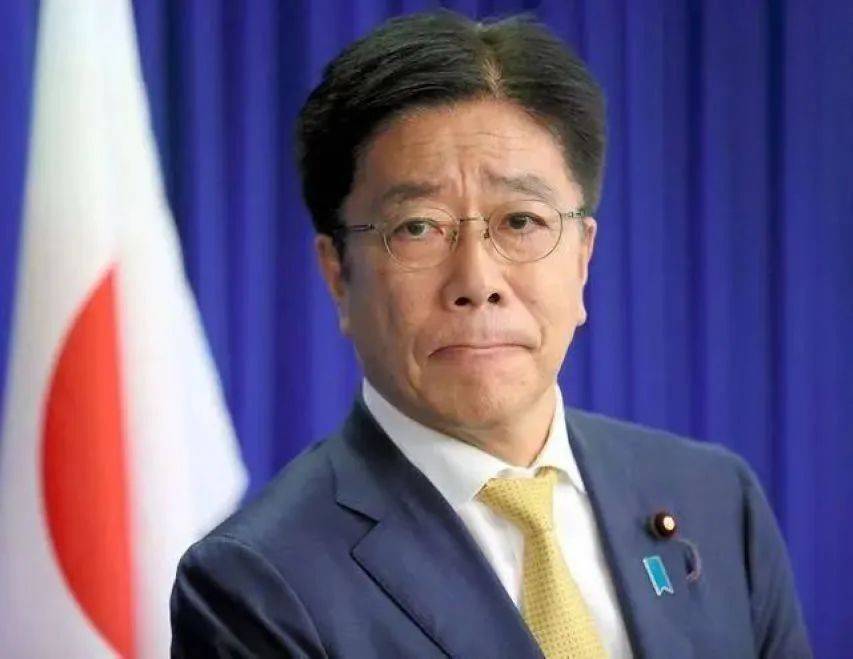 皇冠登3管理出租
_中美谈判前夜皇冠登3管理出租
，特朗普给出最大诚意，把中方“死对头”踢出局