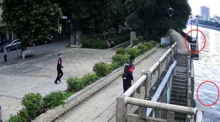 皇冠信用網APP下载
_男子用鱼线精准钩住老人裤腿皇冠信用網APP下载
，救起七旬落水阿婆