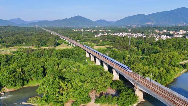 皇冠球网怎么做代理
_设计时速350公里、新建4座车站皇冠球网怎么做代理
！广西这条高铁有新进展！