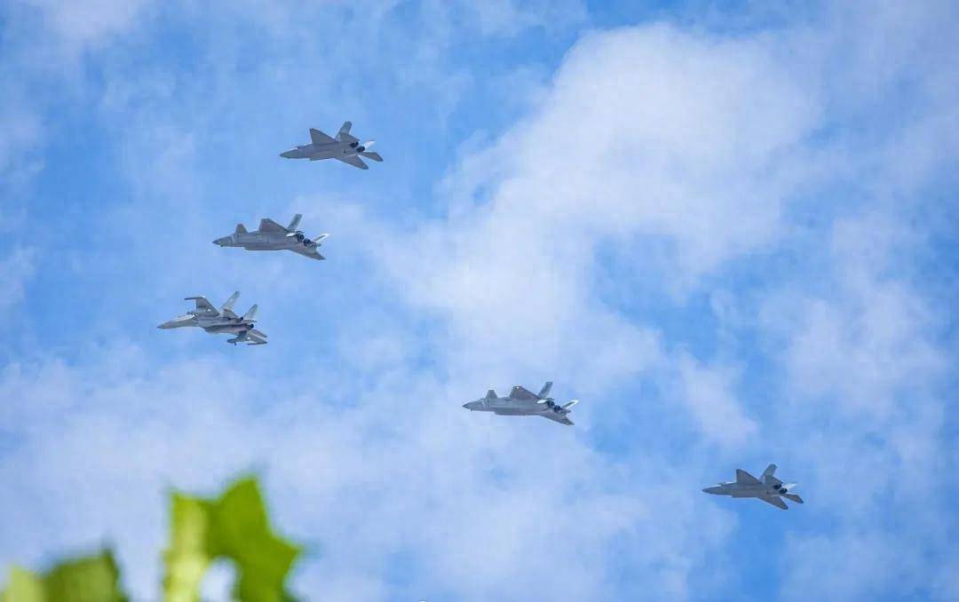 皇冠信用网哪里申请
_福建舰入列后皇冠信用网哪里申请
，世界最强踹门小队也来了：打头的不是歼-20和歼-35