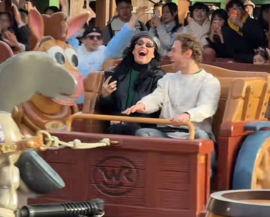 体育皇冠信用网
_知名女歌手在上海迪士尼被偶遇体育皇冠信用网
,见证求婚!“一时不知道谁更幸福”