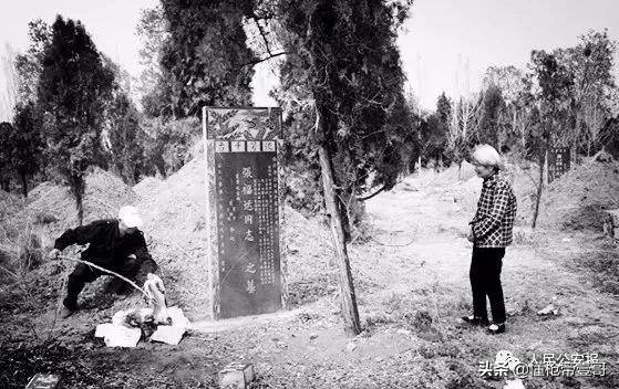 皇冠足球平台代理申请
_中国警察向昆明劫匪下跪皇冠足球平台代理申请
,这一跪,跪出多少人的眼泪