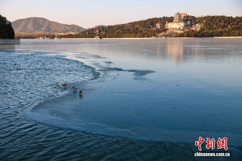 皇冠信用网账号开通
_北京颐和园呈现“金光穿洞”景观