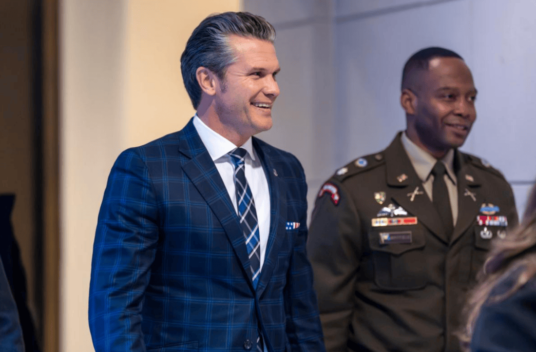 谢周三vs 诺维奇
_一份绝密报告谢周三vs 诺维奇
，让白宫高层脸色煞白，干涉台海是把美国往火坑里推！