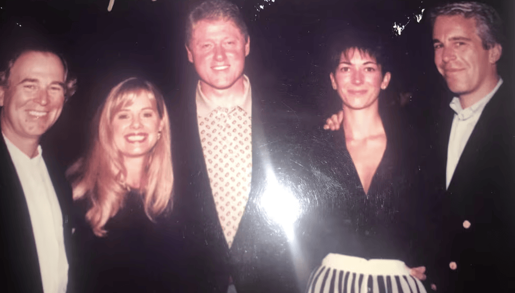 NBA赛程
_爱泼斯坦遗产管理团队交出的95000份影像资料部分曝光NBA赛程
，特朗普等政要出现其中