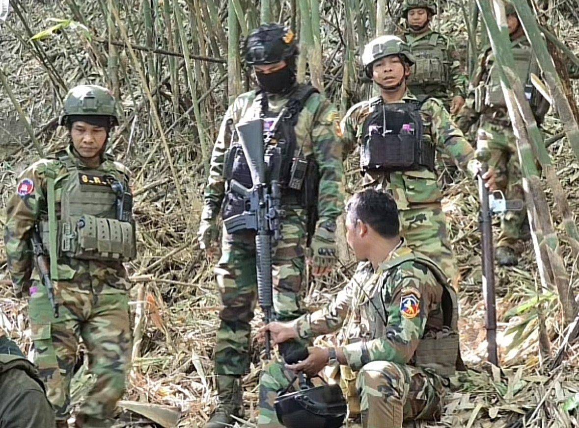 德岛漩涡vs秋田蓝色闪电
_不给洪森父子拼命德岛漩涡vs秋田蓝色闪电
,柬军跑了:泰国缴获中械摆一地,越南武器参战