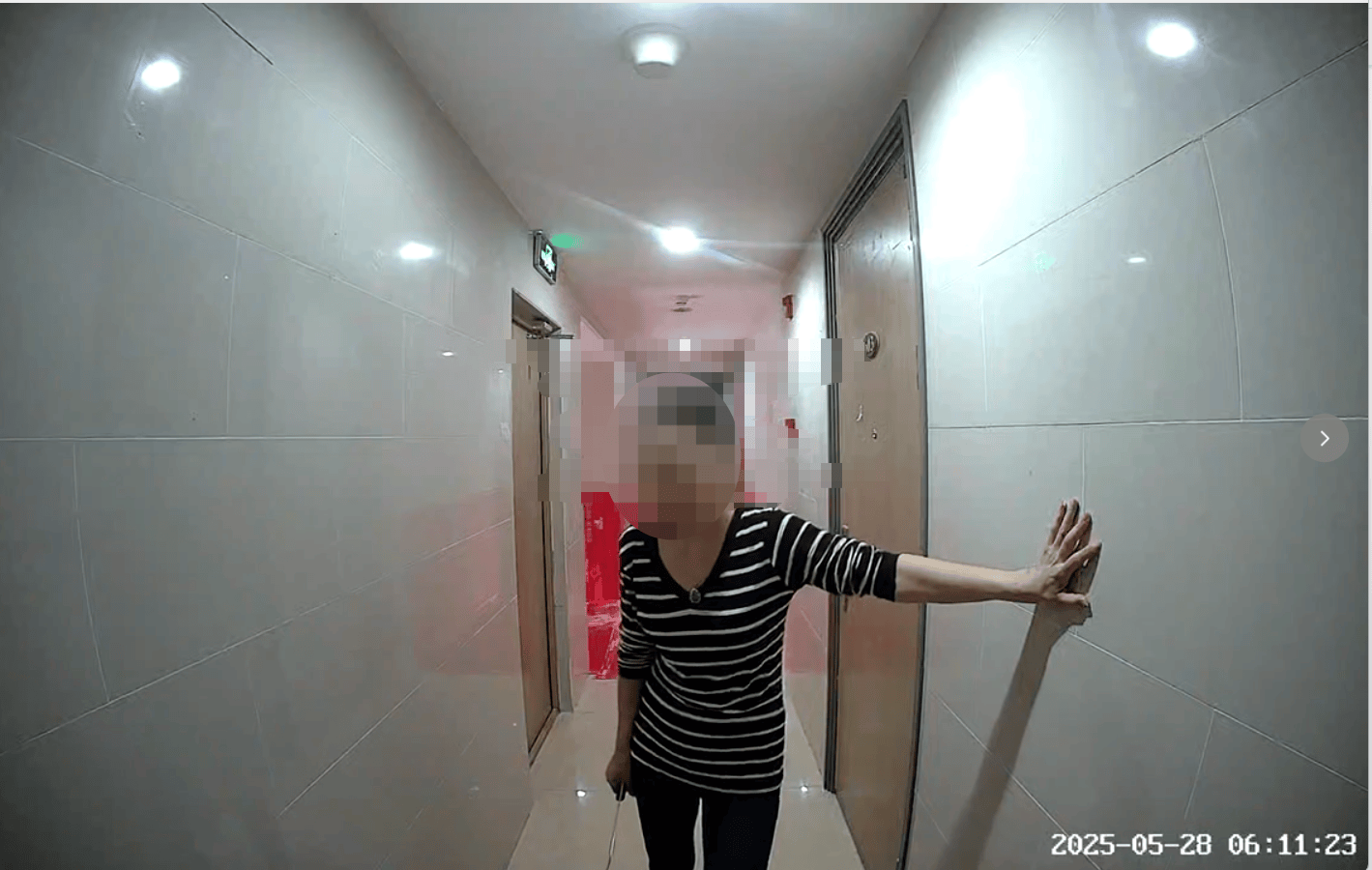 韦斯特罗斯vs赫尔辛堡
_声称被“脑控”?女子上门砍门、踹门、辱骂韦斯特罗斯vs赫尔辛堡
,邻居被迫搬家 警方:已将女子送医