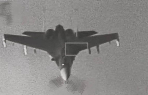 城之队vs皇家君主
_对峙升级城之队vs皇家君主
,台军公布F16V“锁定”歼16画面,距开火只剩一个按钮?