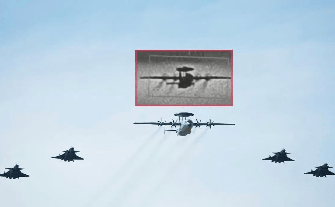 城之队vs皇家君主
_对峙升级城之队vs皇家君主
,台军公布F16V“锁定”歼16画面,距开火只剩一个按钮?