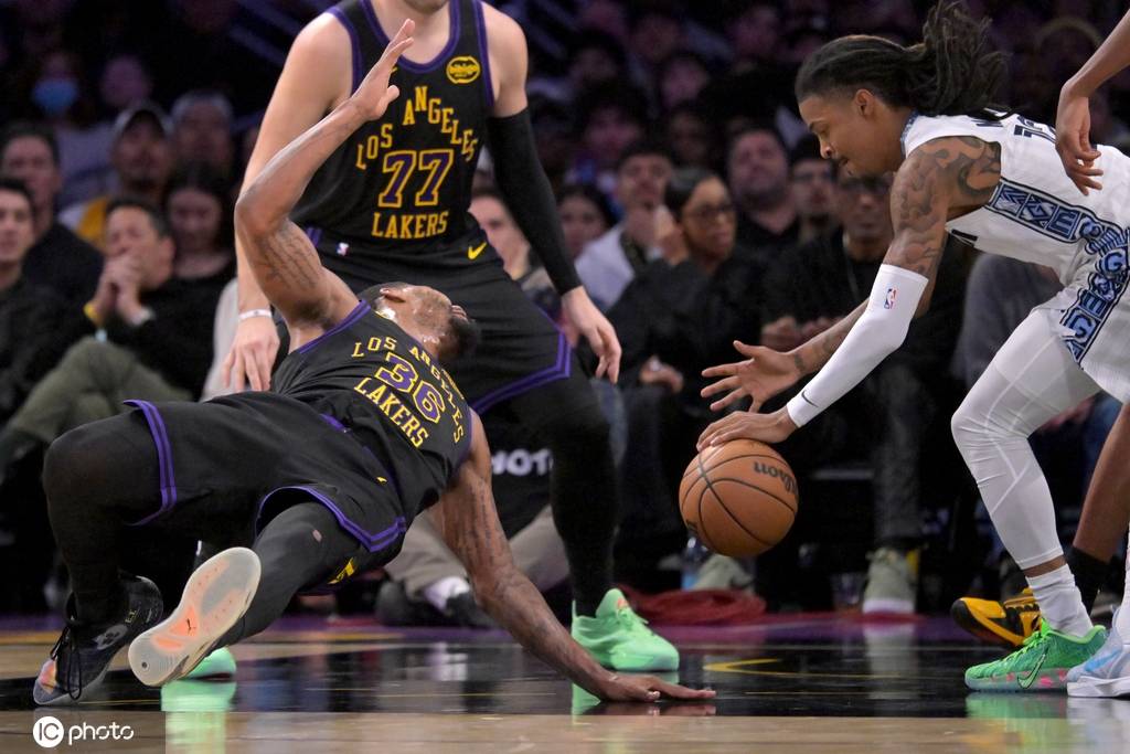 多瑙vs阿尔塔奇
_詹姆斯31+9+6东契奇34+6+8 莫兰特16分湖人力克灰熊