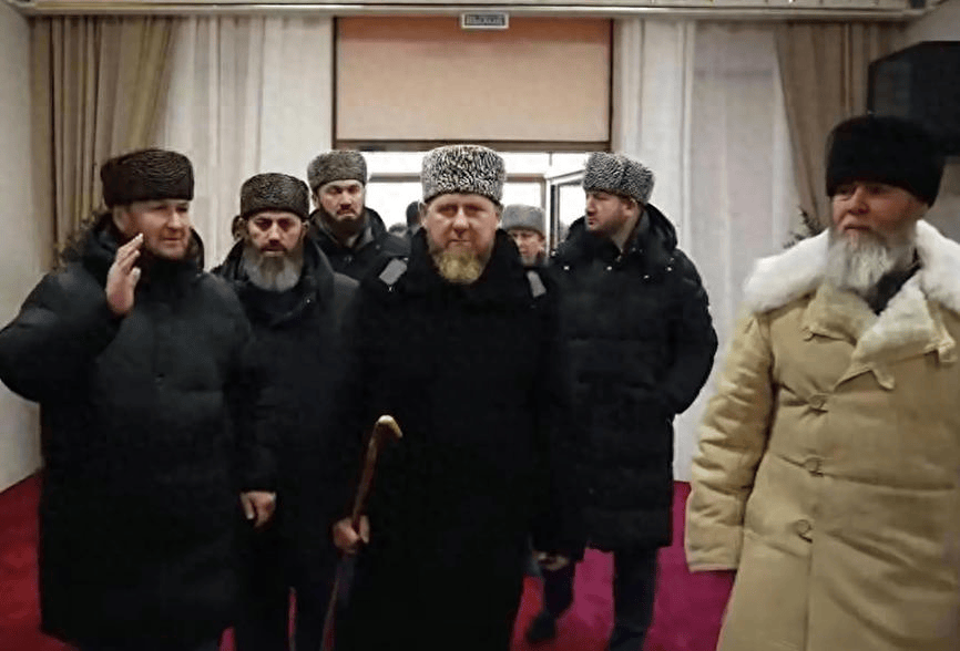 皇冠app
_斩首或活捉!卡德罗夫就等普京一声令下皇冠app
,乌军已最高戒备,基辅高官惶惶不安