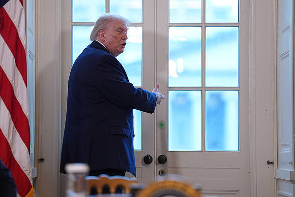 皇冠网址
_特朗普直接把纸条内容念出来了皇冠网址
,鲁比奥快“碎”了…