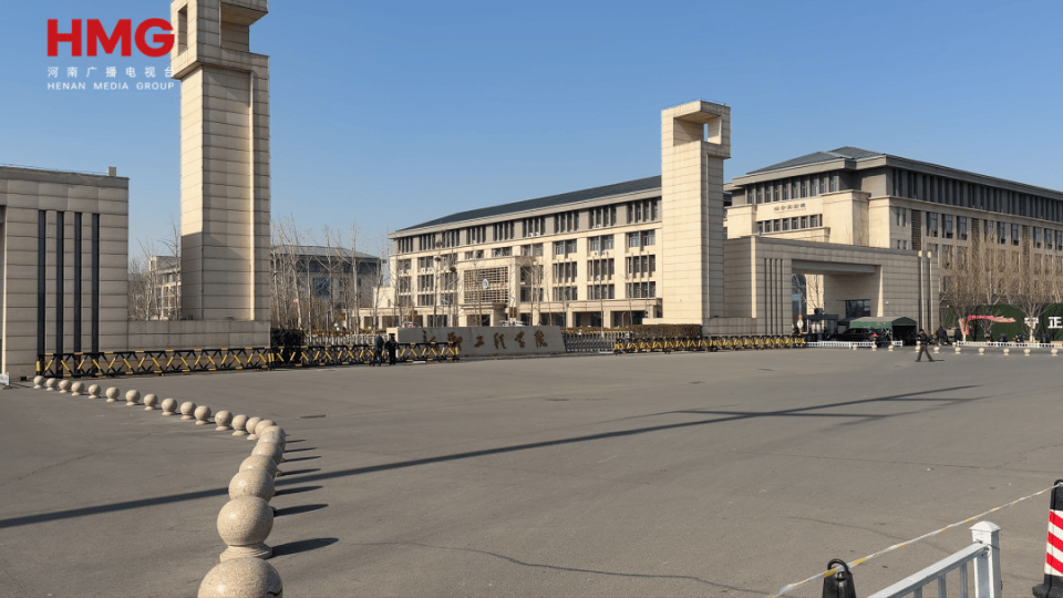 皇冠信用网庄家_生花生米黄曲霉毒素超标11倍皇冠信用网庄家，河南一高校食堂被市监局通报，学生无奈点外卖，离职员工：后勤公司代管食堂，人手不足；校方回应