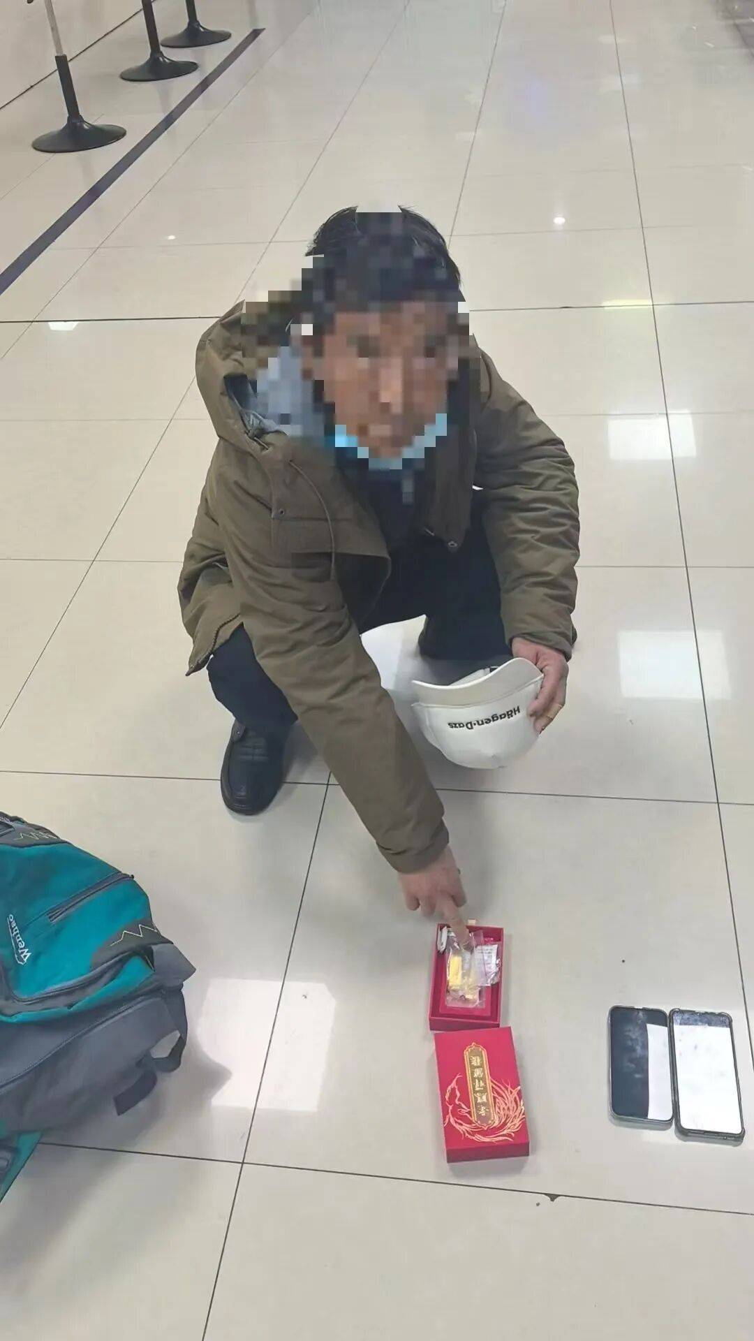 皇冠信用网会员申请_上海一57岁阿姨为新认识的“老伴”豪掷41万买金条皇冠信用网会员申请，对方派取货人当面交付……