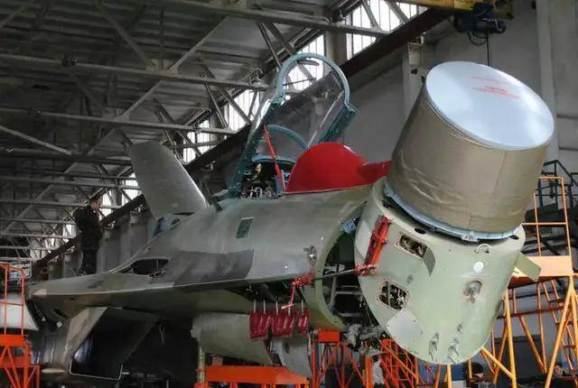 皇冠信用网去哪里弄_三代同堂皇冠信用网去哪里弄!央视首次出现歼-11、歼-11BS、歼-11BG同框画面