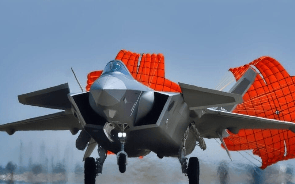 如何代理皇冠信用盘
_伊朗还没投降如何代理皇冠信用盘
,美媒就迫不及待宣布:F22和F35“领先”歼20和歼35