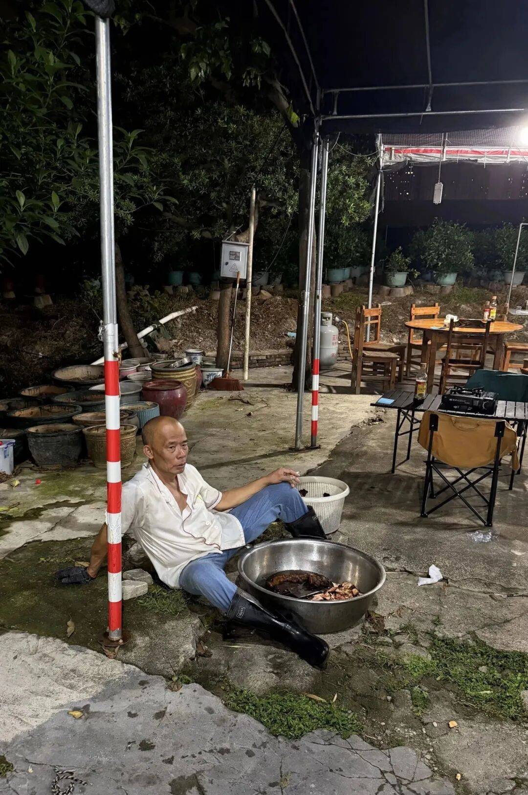 皇冠信用网足球代理_“我准备倒闭了！”广东爆火鸡煲店老板再发声：你们去隔壁吧皇冠信用网足球代理，我这是冰冻鸡，别来了；儿子：家里有养鸡场，最多还能撑一到两个月