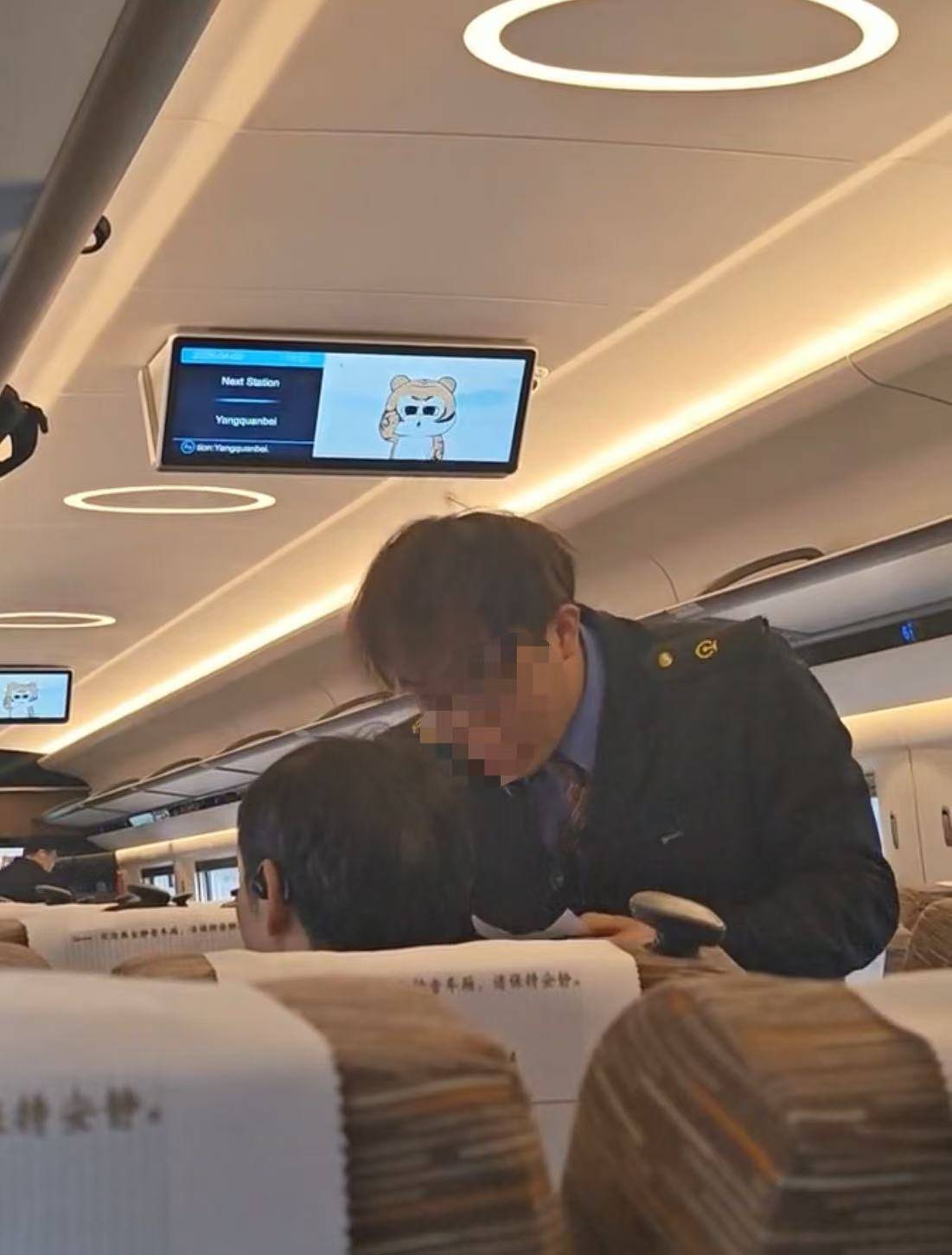 如何申请皇冠信用网_男子坐静音车厢遇列车员用“气声”售货如何申请皇冠信用网，网友笑称“这是ASMR车厢”，12306回应：工作人员在静音车厢售货时不会叫卖