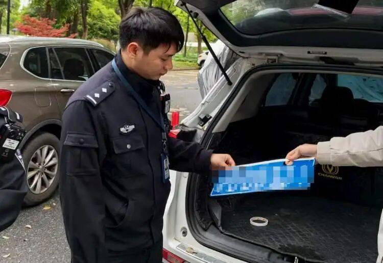 NBA篮球比赛_上海男子为逃千元停车费NBA篮球比赛，竟套用邻居车牌出入小区，自以为天衣无缝，结果……