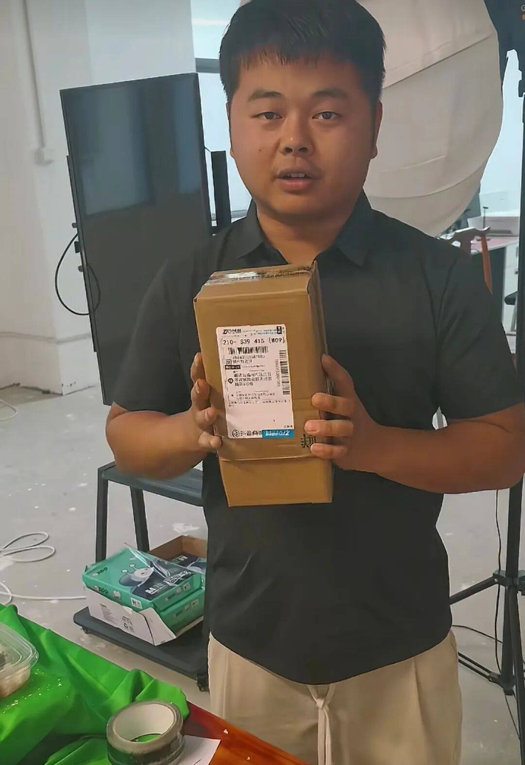 皇冠信用盘_桃园遇虫灾老板网上求助 网友支招：不杀虫皇冠信用盘，卖虫！结果意外闯出昆虫经济新赛道
