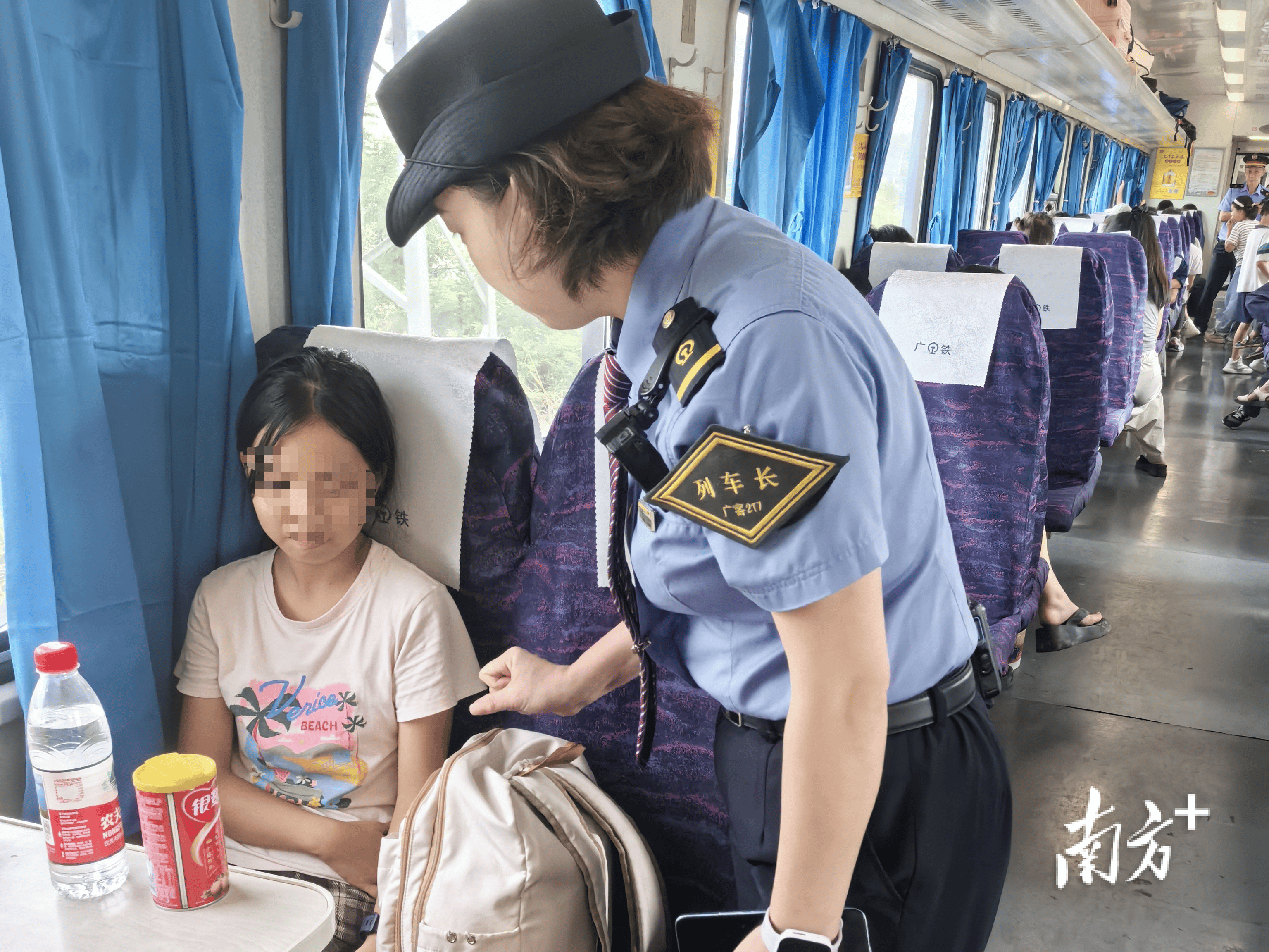 皇冠现金网
_12岁女孩独自乘火车皇冠现金网
,南雄—广州列车长当起“临时家长”