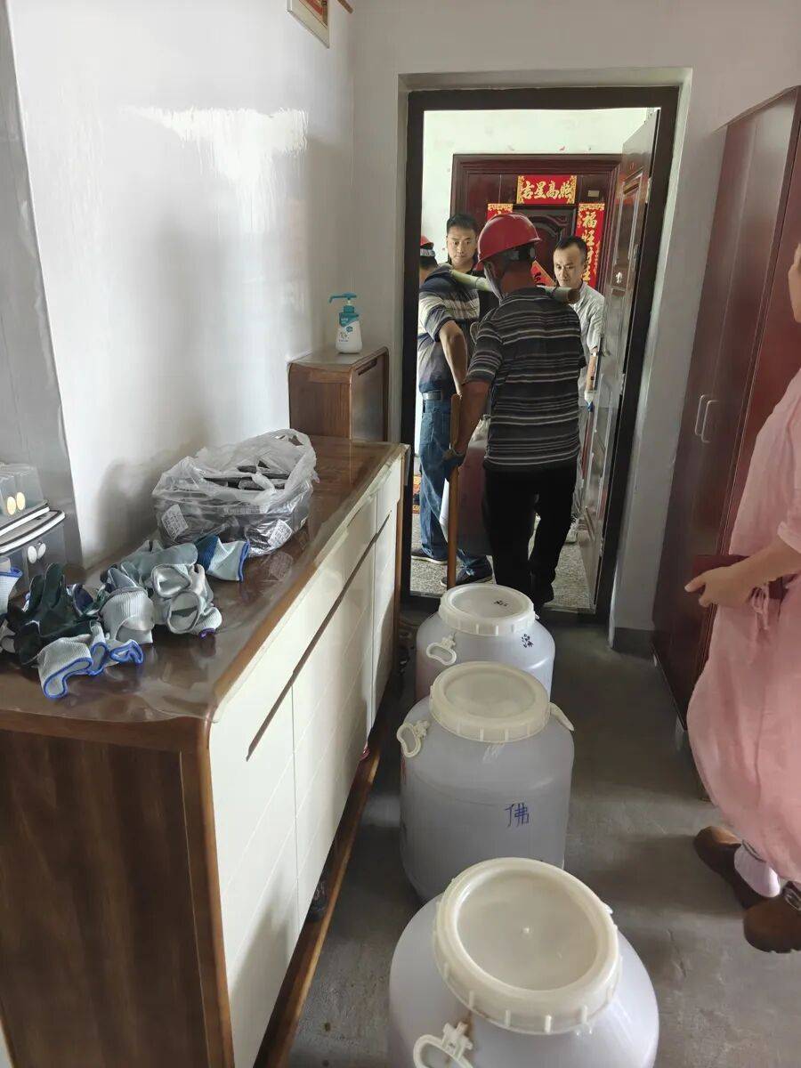 墨西哥超级联赛-特别投注_上海一女子沉迷自制酵素12年墨西哥超级联赛-特别投注，75公斤一桶堆满屋，邻居慌了：楼板扛得住吗？